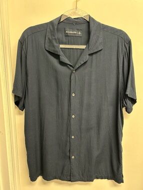 Abercrombie & Fitch Men's Dark Navy Short-Sleeve Button Down Shirt